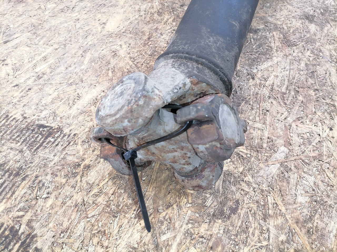 Scania Propeller shaft 1758364 - Arbore cardanic pentru Camion: Foto 4 Scania Propeller shaft 1758364 - Arbore cardanic pentru Camion: Foto 4