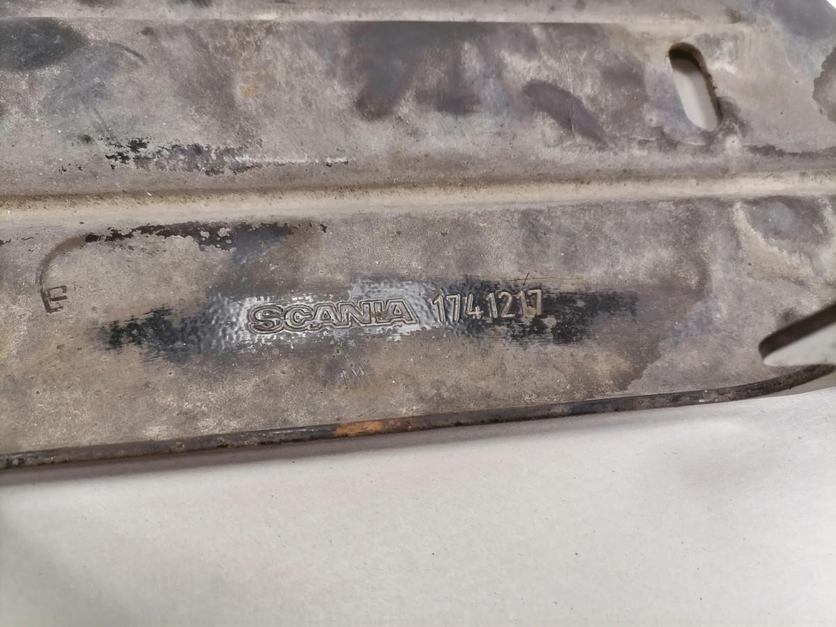 Scania Radiaatori pealne kronstein 1741217 - Piesa universala pentru Camion: Foto 2 Scania Radiaatori pealne kronstein 1741217 - Piesa universala pentru Camion: Foto 2