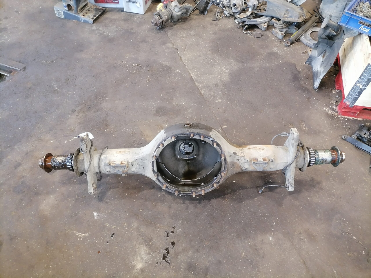 Scania Rear axel housing 1743713 - Punte şi piese pentru Camion: Foto 1 Scania Rear axel housing 1743713 - Punte şi piese pentru Camion: Foto 1