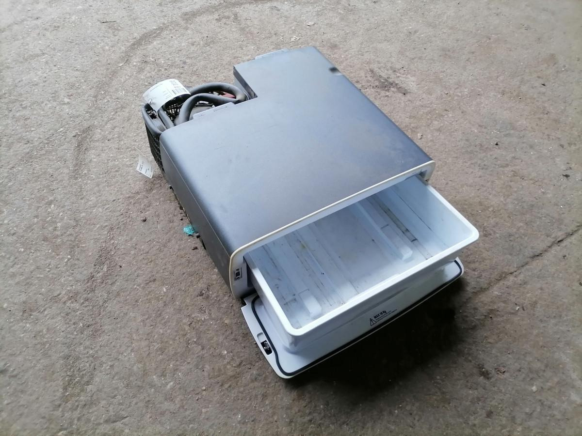 Scania Refigerator 2409031 - Piesa universala pentru Camion: Foto 2 Scania Refigerator 2409031 - Piesa universala pentru Camion: Foto 2