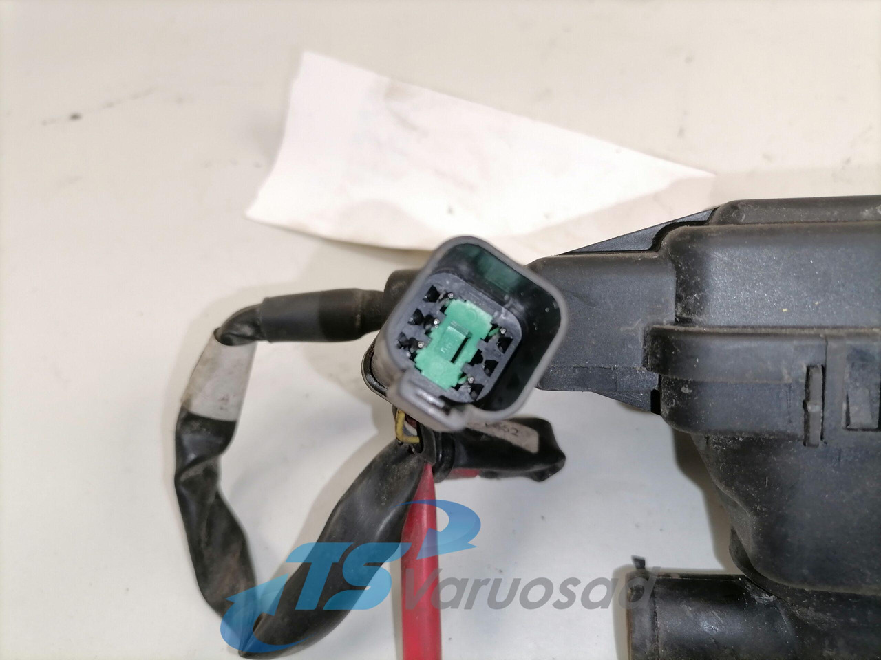 Scania Water valve 1793197 - Încălzire/ Ventilație pentru Camion: Foto 3 Scania Water valve 1793197 - Încălzire/ Ventilație pentru Camion: Foto 3