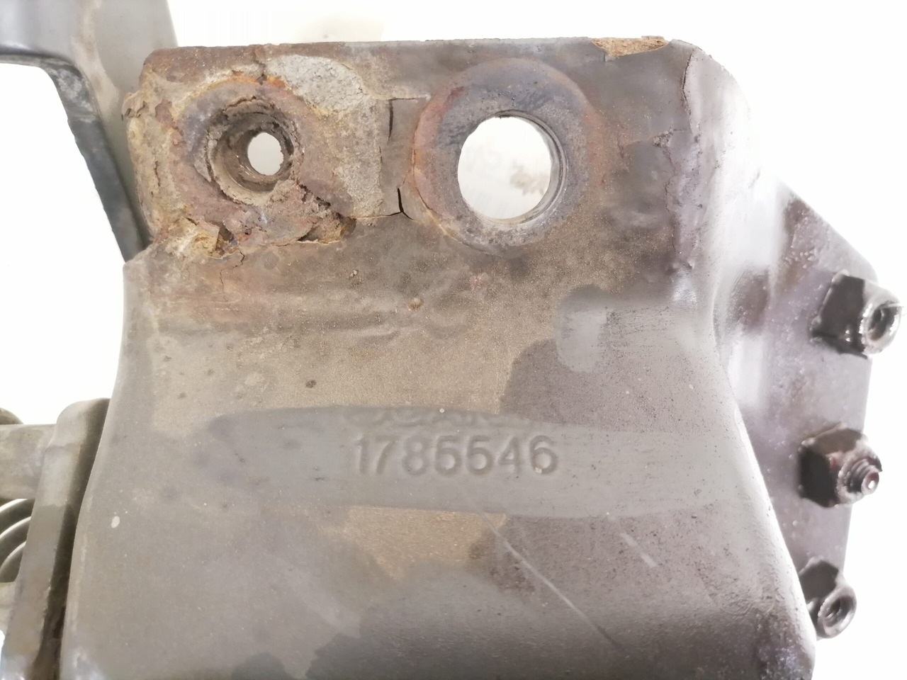 Scania lower grille carrier hinge 1785546 - Grilă pentru Camion: Foto 3 Scania lower grille carrier hinge 1785546 - Grilă pentru Camion: Foto 3