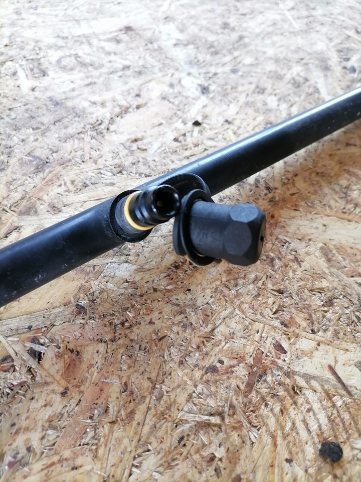 Volvo A/C pipe 20498305 - Încălzire/ Ventilație pentru Camion: Foto 4 Volvo A/C pipe 20498305 - Încălzire/ Ventilație pentru Camion: Foto 4
