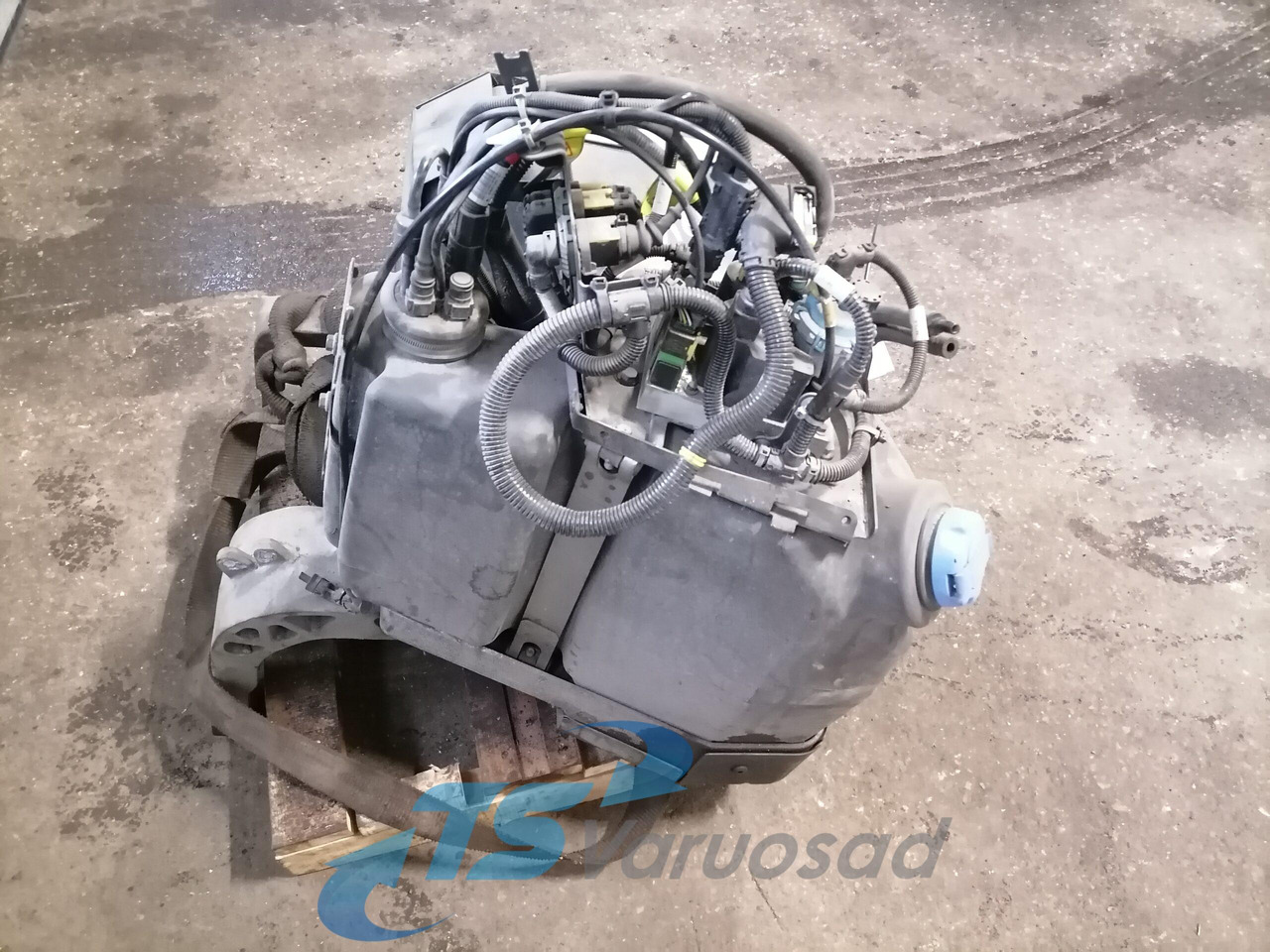 Volvo Ad Blue tank 22193761 - Sistem de alimentare combustibil pentru Camion: Foto 3 Volvo Ad Blue tank 22193761 - Sistem de alimentare combustibil pentru Camion: Foto 3