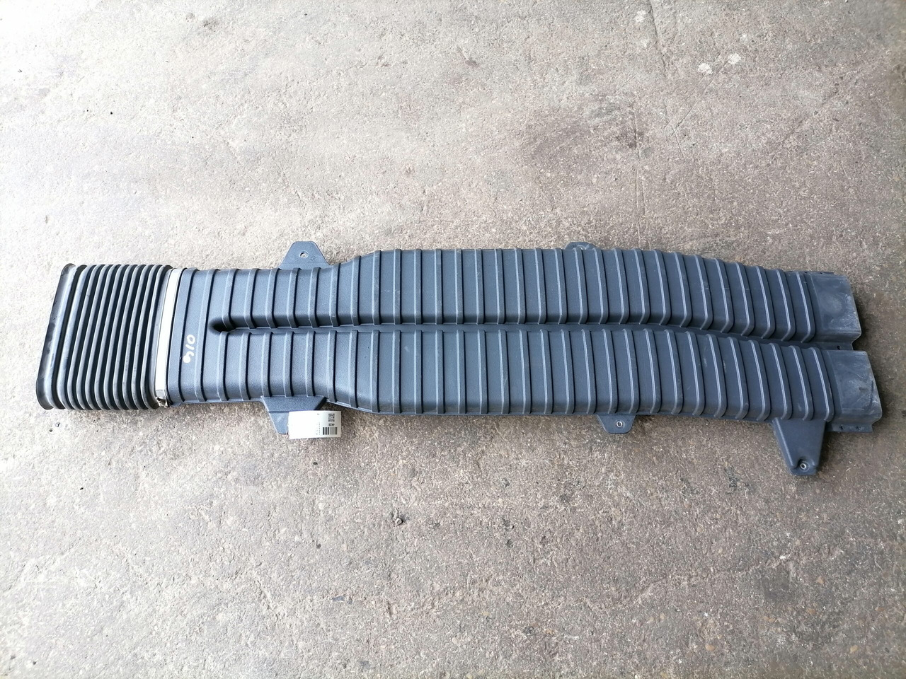Volvo Air intake 21122123 - Sistem de admisie pentru Camion: Foto 3 Volvo Air intake 21122123 - Sistem de admisie pentru Camion: Foto 3