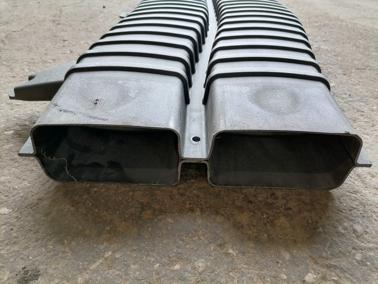 Volvo Air intake 21122123 - Sistem de admisie pentru Camion: Foto 5 Volvo Air intake 21122123 - Sistem de admisie pentru Camion: Foto 5
