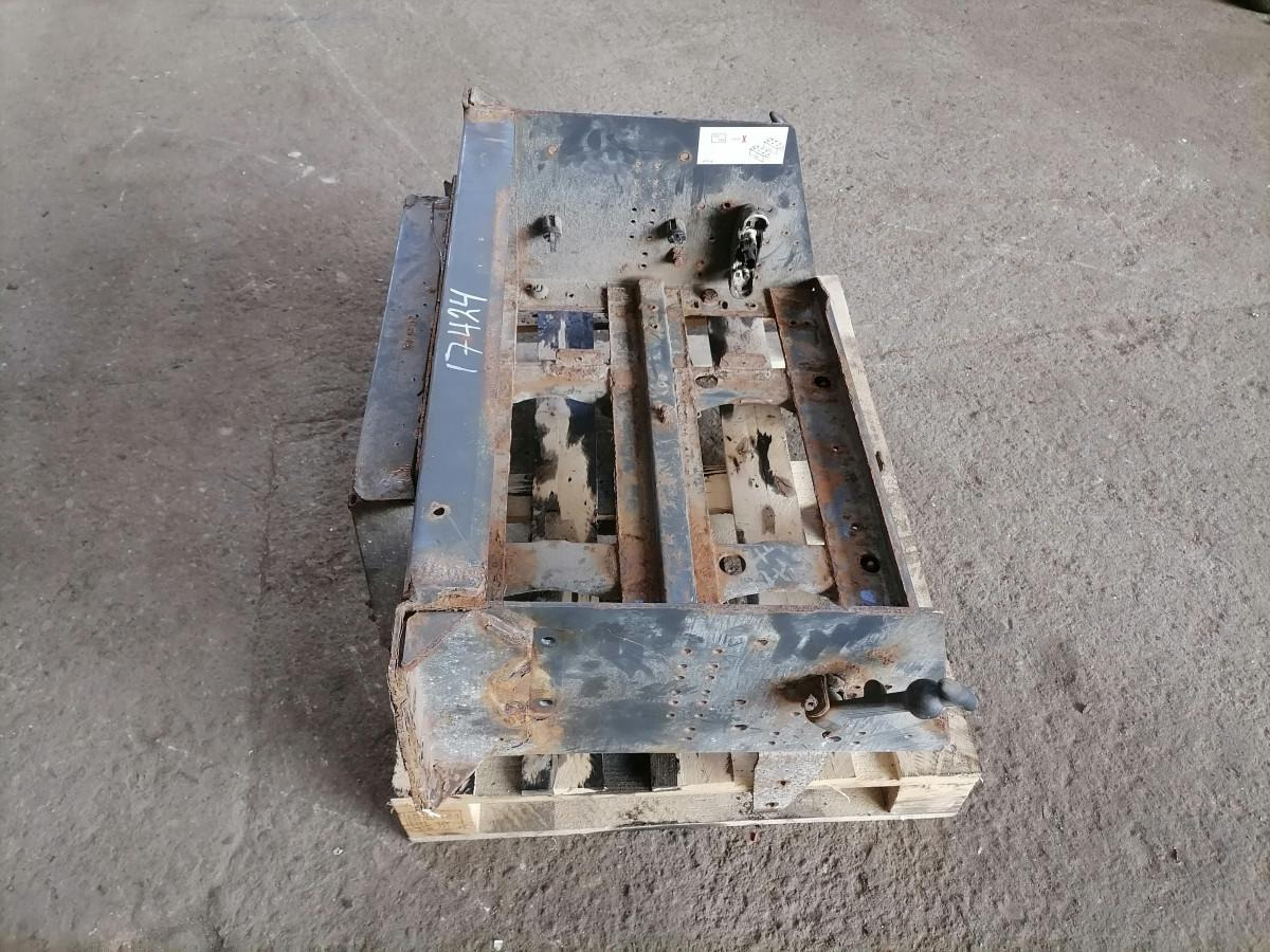 Volvo Battery box 82242298 - Acumulator pentru Camion: Foto 3 Volvo Battery box 82242298 - Acumulator pentru Camion: Foto 3