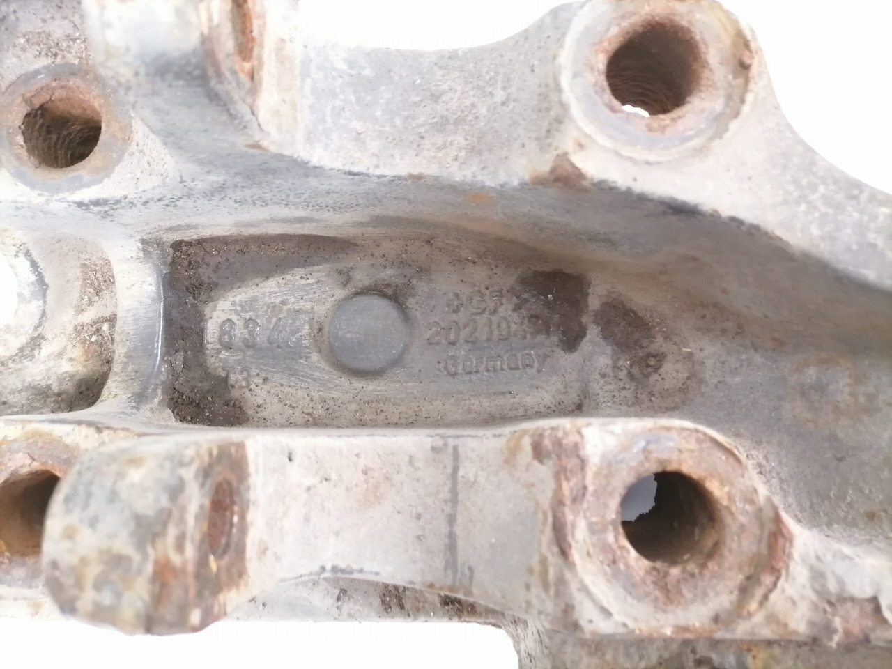 Volvo Bracket 20704075 - Punte şi piese pentru Camion: Foto 3 Volvo Bracket 20704075 - Punte şi piese pentru Camion: Foto 3