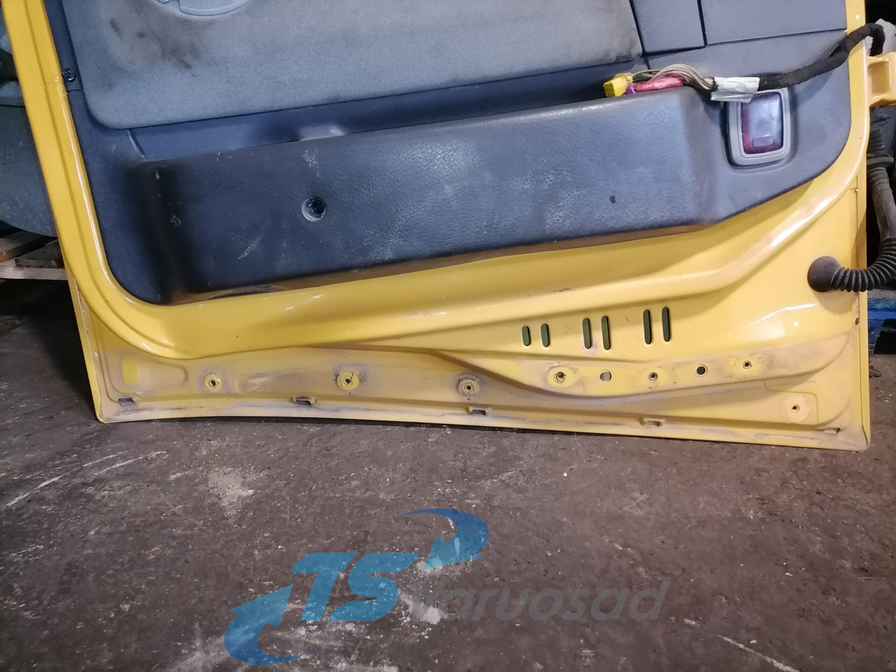 Volvo Door 20360542 - Uşă și piese pentru Camion: Foto 4 Volvo Door 20360542 - Uşă și piese pentru Camion: Foto 4