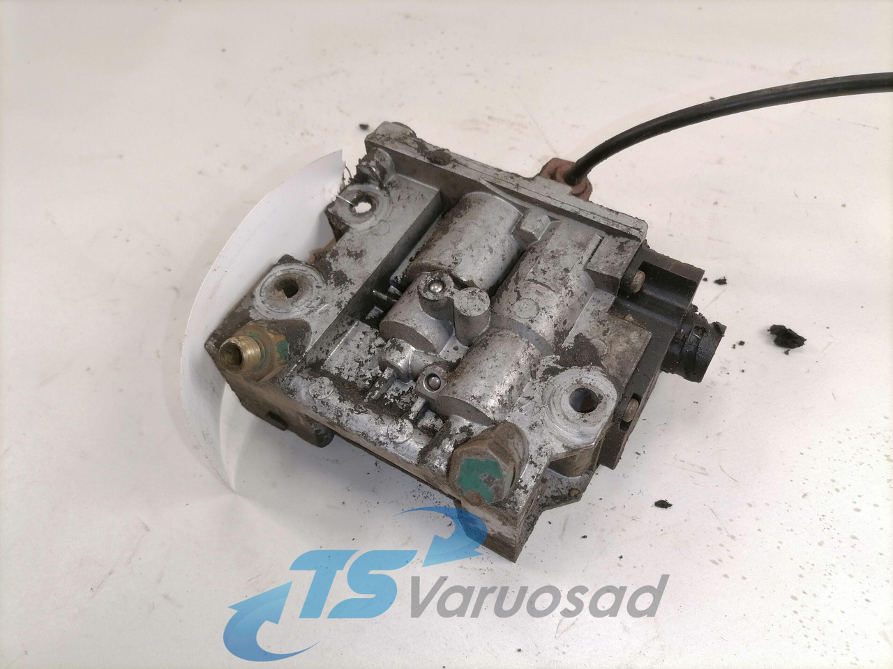 Volvo Engine control switch 2041199 - Sistem de evacuare pentru Camion: Foto 3 Volvo Engine control switch 2041199 - Sistem de evacuare pentru Camion: Foto 3