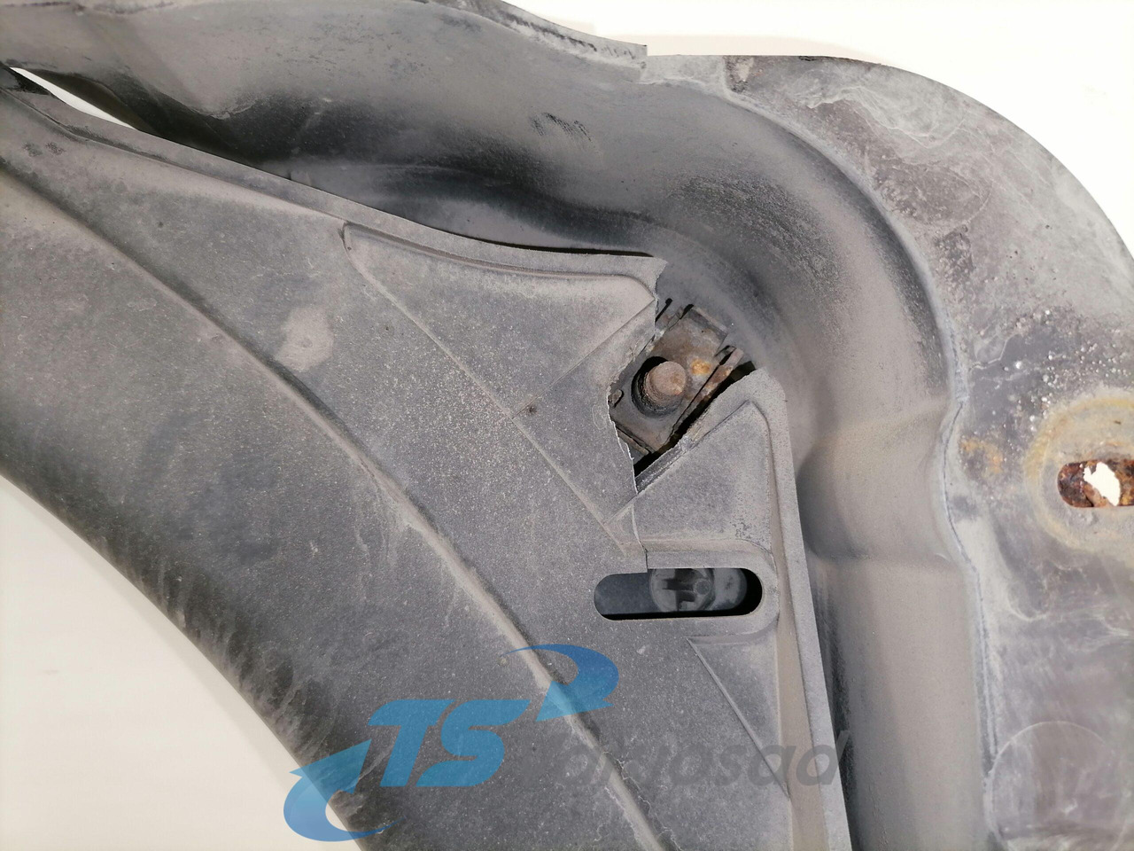 Volvo Fan shroud 20869865 - Radiator pentru Camion: Foto 3 Volvo Fan shroud 20869865 - Radiator pentru Camion: Foto 3