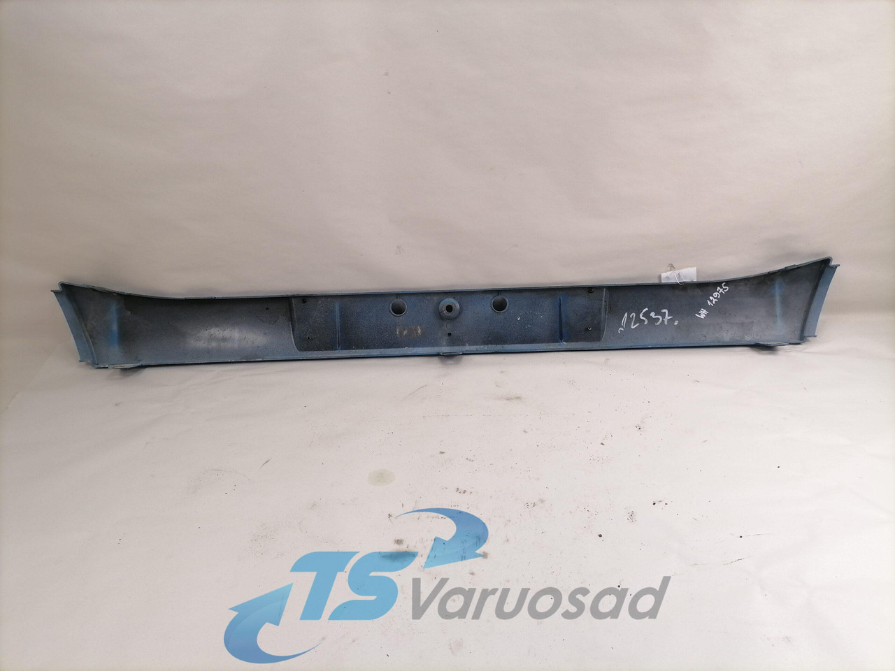 Volvo Front bumper cover plastic 82090733 - Aerodinamică/ Spoiler pentru Camion: Foto 2 Volvo Front bumper cover plastic 82090733 - Aerodinamică/ Spoiler pentru Camion: Foto 2
