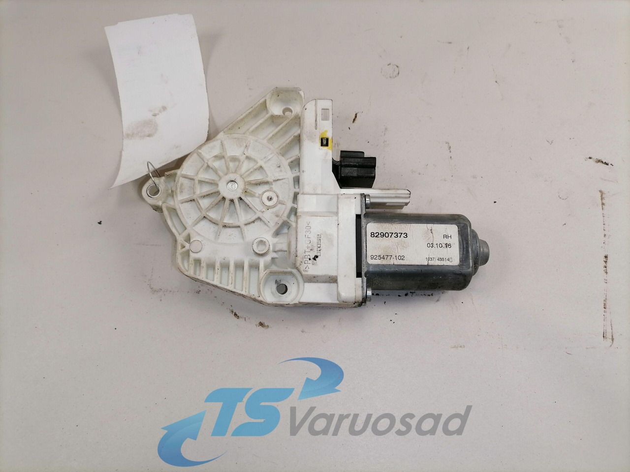 Volvo Glass lift 82907373 - Fereastră și piese pentru Camion: Foto 1 Volvo Glass lift 82907373 - Fereastră și piese pentru Camion: Foto 1