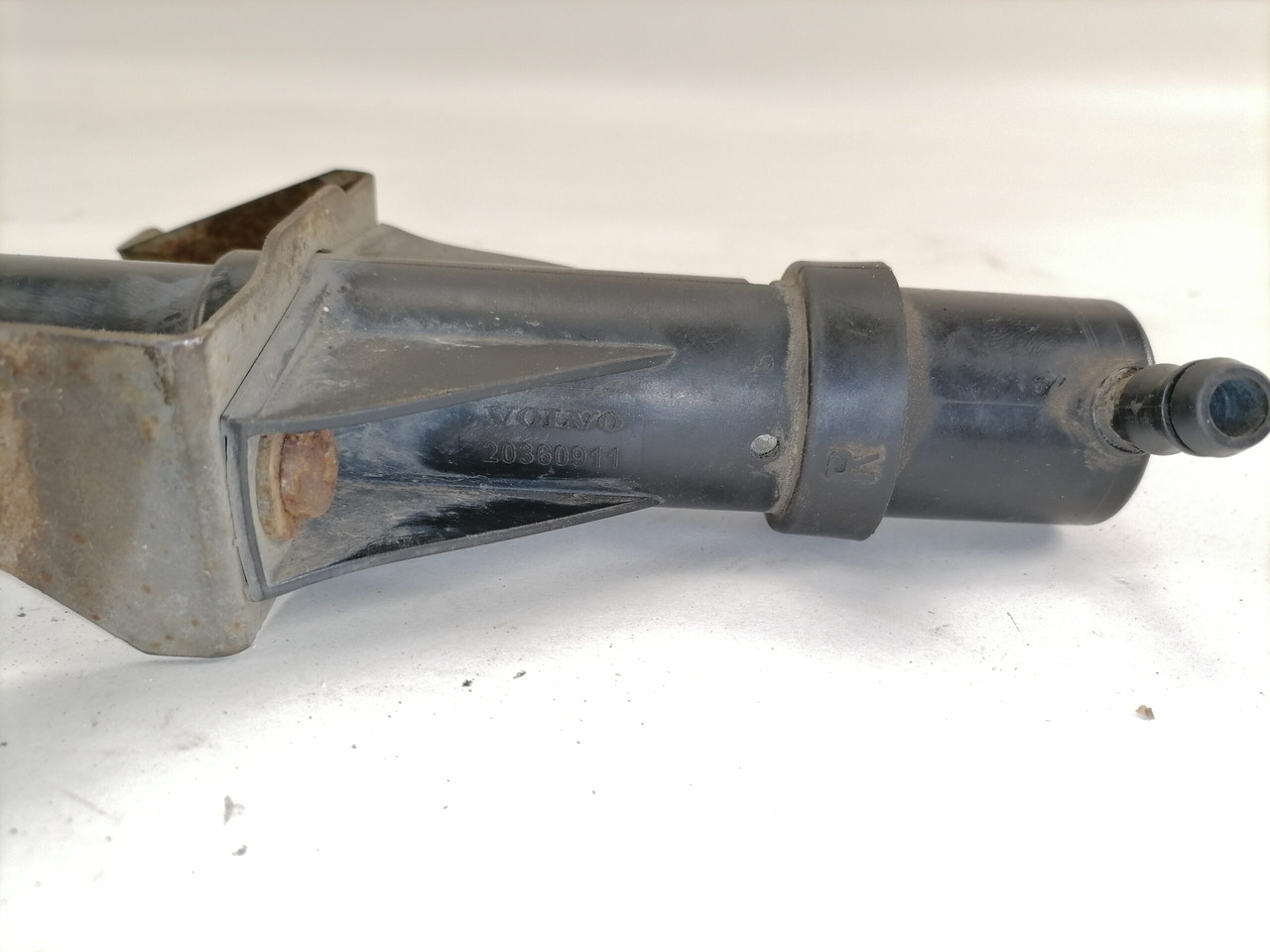 Volvo Headlight washer system 20360911 - Lumină pentru Camion: Foto 3 Volvo Headlight washer system 20360911 - Lumină pentru Camion: Foto 3