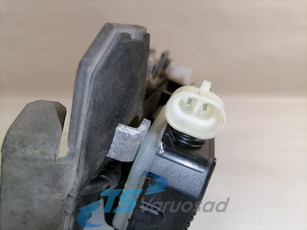 Volvo Iluvõre lukk 82208559 - Grilă pentru Camion: Foto 3 Volvo Iluvõre lukk 82208559 - Grilă pentru Camion: Foto 3