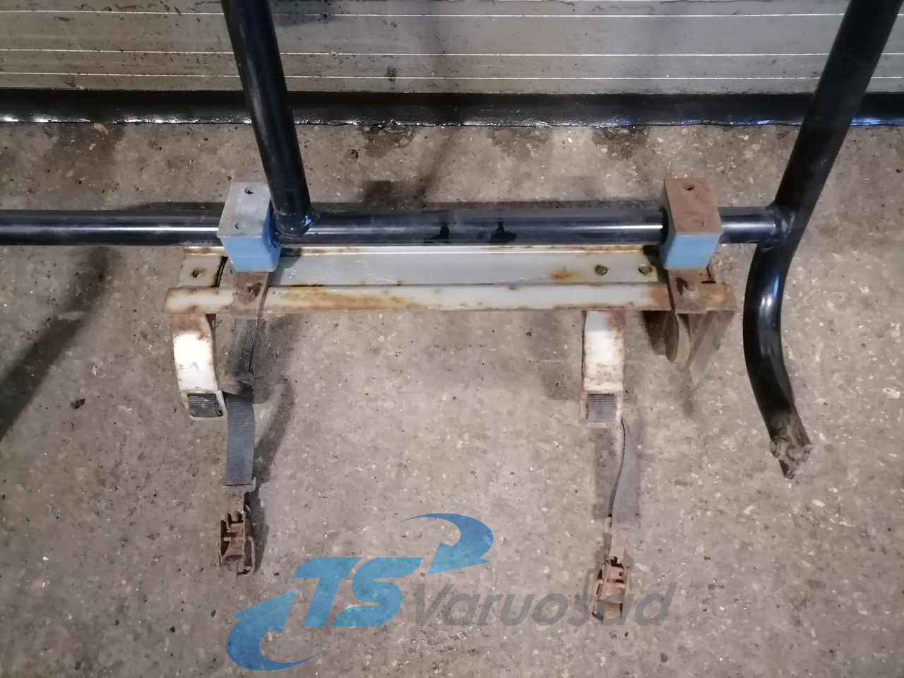 Volvo Kabiini tuulesuunaja kandur 82211420 - Aerodinamică/ Spoiler pentru Camion: Foto 4 Volvo Kabiini tuulesuunaja kandur 82211420 - Aerodinamică/ Spoiler pentru Camion: Foto 4
