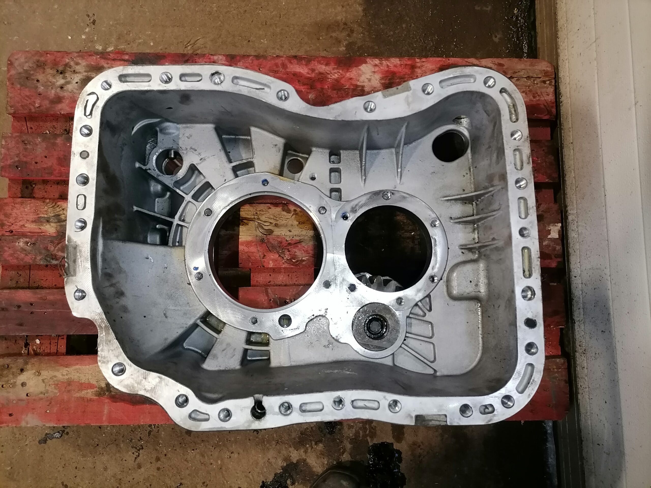 Volvo Käigukasti korpus 20790787 - Cutie de viteze și piese pentru Camion: Foto 5 Volvo Käigukasti korpus 20790787 - Cutie de viteze și piese pentru Camion: Foto 5