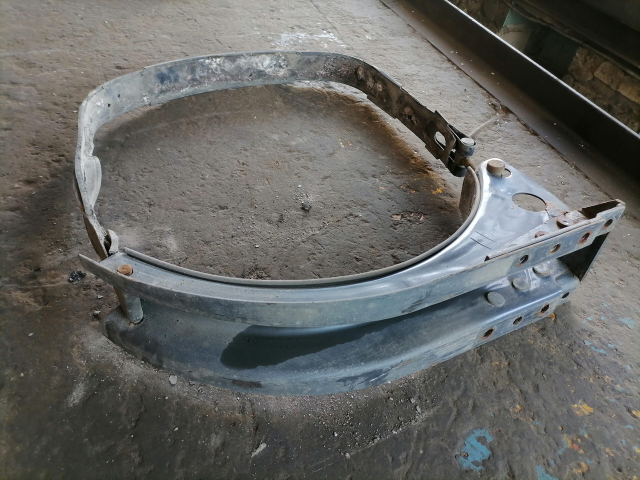 Volvo Kütusepaagi kandur, Volvo 20526488 - Rezervor combustibil pentru Camion: Foto 2 Volvo Kütusepaagi kandur, Volvo 20526488 - Rezervor combustibil pentru Camion: Foto 2