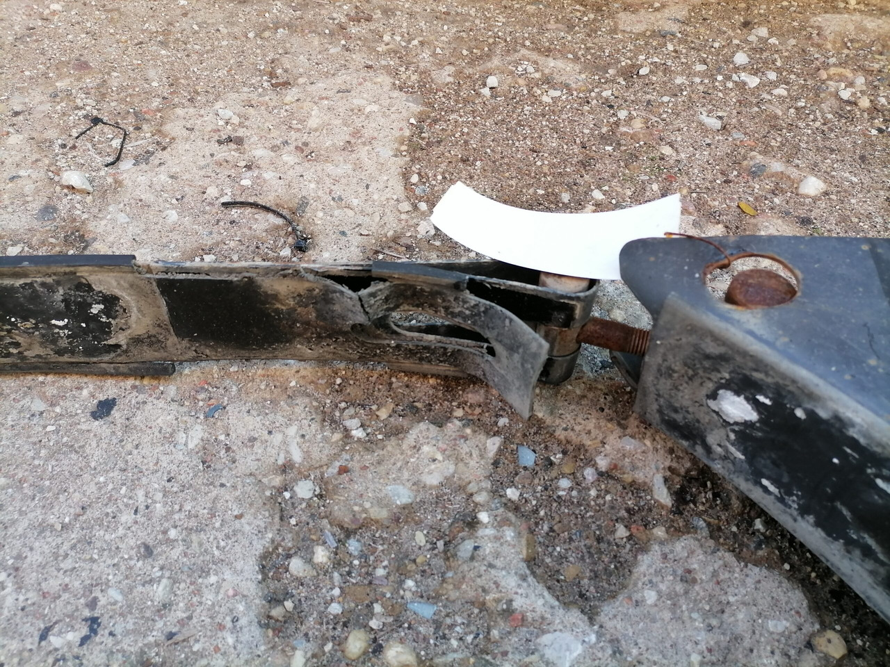 Volvo Kütusepaagi kandur, Volvo 20721537 - Rezervor combustibil pentru Camion: Foto 3 Volvo Kütusepaagi kandur, Volvo 20721537 - Rezervor combustibil pentru Camion: Foto 3