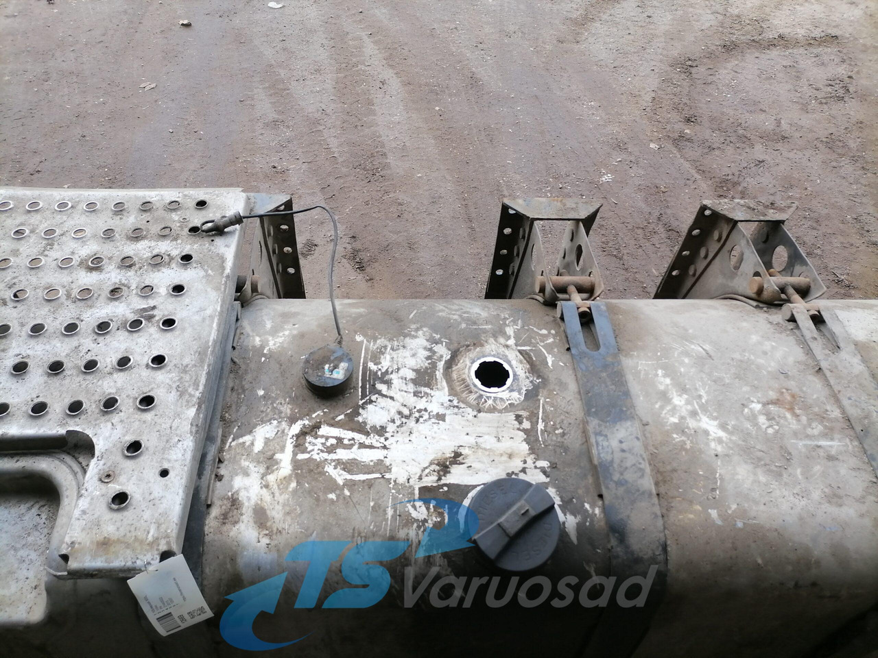 Volvo Kütusepaak 900L 21442022 - Rezervor combustibil pentru Camion: Foto 5 Volvo Kütusepaak 900L 21442022 - Rezervor combustibil pentru Camion: Foto 5