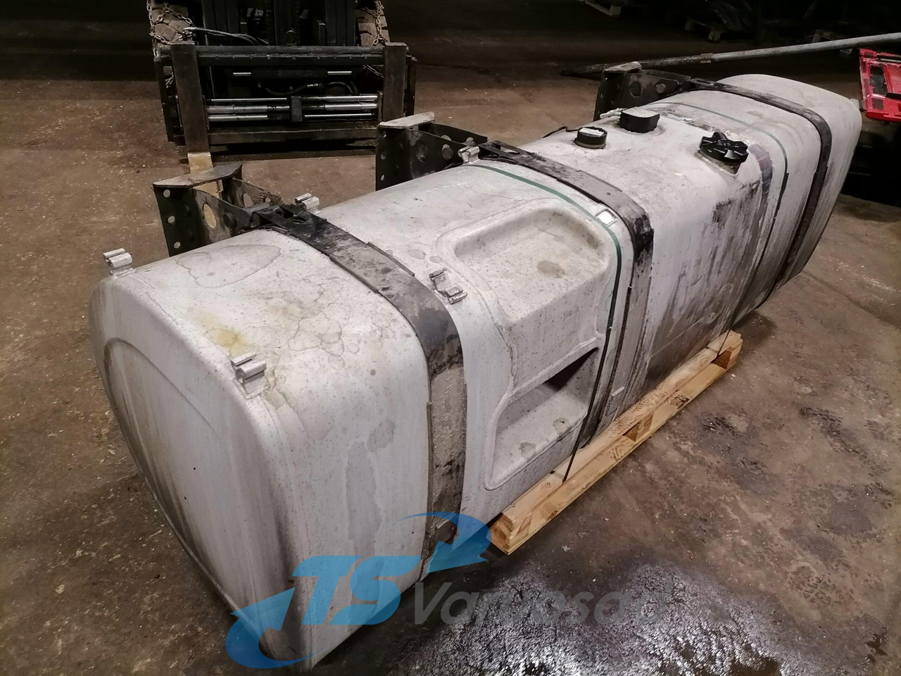 Volvo Kütusepaak 900L 21442022 - Rezervor combustibil pentru Camion: Foto 3 Volvo Kütusepaak 900L 21442022 - Rezervor combustibil pentru Camion: Foto 3