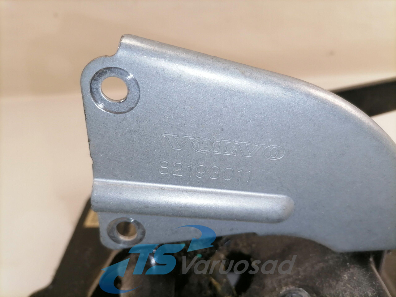 Volvo Pedaalide kandur 82424669 - Sistem de alimentare combustibil pentru Camion: Foto 4 Volvo Pedaalide kandur 82424669 - Sistem de alimentare combustibil pentru Camion: Foto 4