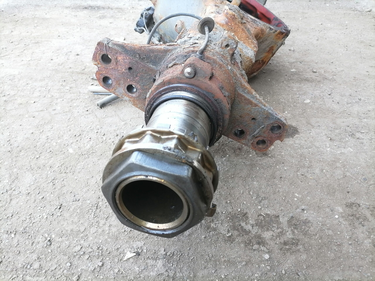 Volvo Rear axel housing 3192474 - Punte şi piese pentru Camion: Foto 5 Volvo Rear axel housing 3192474 - Punte şi piese pentru Camion: Foto 5