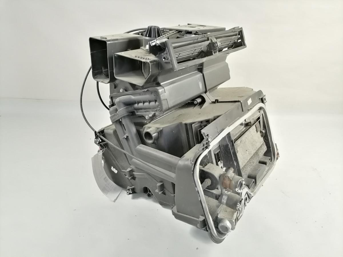 Volvo Salongi radiaatorite korpus, komplektne 7420894090 - Piesa universala pentru Camion: Foto 4 Volvo Salongi radiaatorite korpus, komplektne 7420894090 - Piesa universala pentru Camion: Foto 4