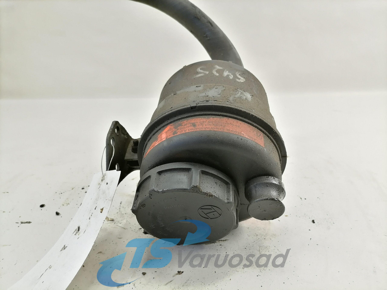 Volvo Steering oil tank+ bracket 1592945 - Furtun servodirecție pentru Camion: Foto 2 Volvo Steering oil tank+ bracket 1592945 - Furtun servodirecție pentru Camion: Foto 2
