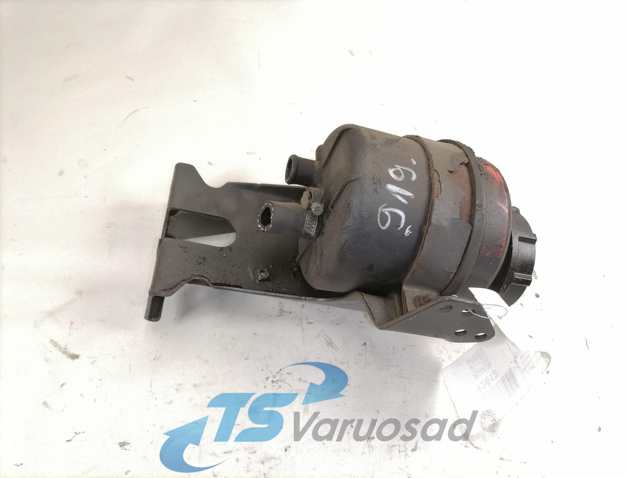 Volvo Steering oil tank+ bracket 1592945 - Furtun servodirecție pentru Camion: Foto 1 Volvo Steering oil tank+ bracket 1592945 - Furtun servodirecție pentru Camion: Foto 1