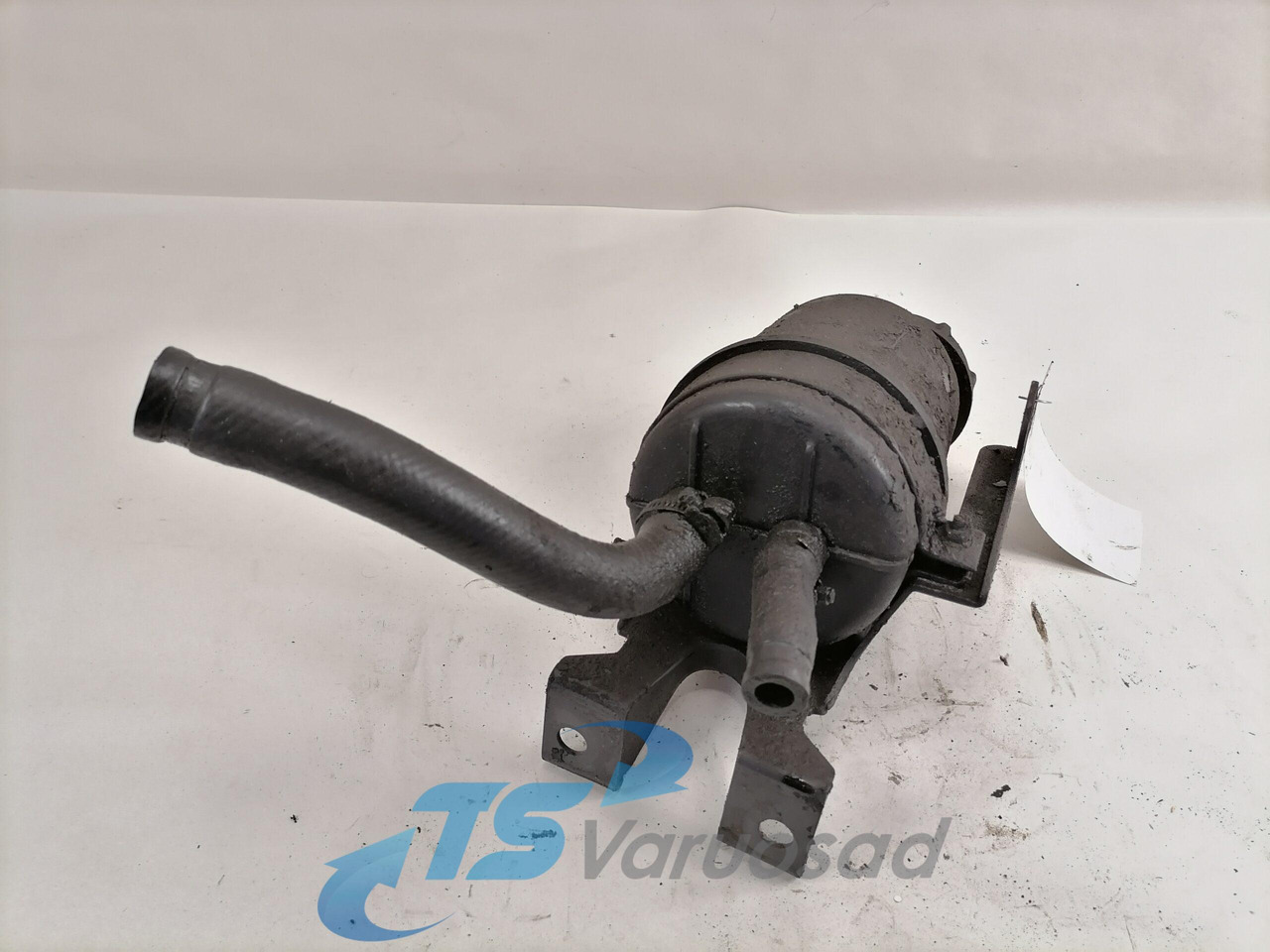 Volvo Steering oil tank+ bracket 20479764 - Furtun servodirecție pentru Camion: Foto 2 Volvo Steering oil tank+ bracket 20479764 - Furtun servodirecție pentru Camion: Foto 2