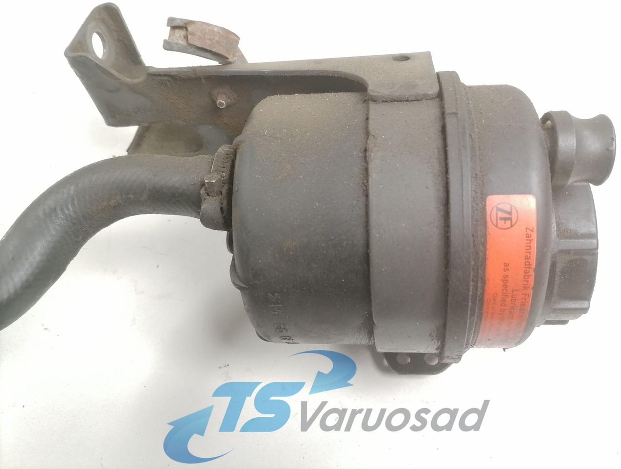Volvo Steering oil tank+ bracket 20495075 - Furtun servodirecție pentru Camion: Foto 5 Volvo Steering oil tank+ bracket 20495075 - Furtun servodirecție pentru Camion: Foto 5