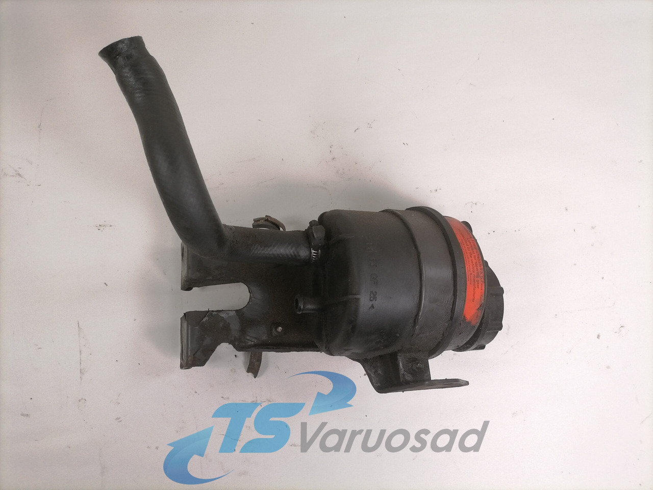 Volvo Steering oil tank+ bracket 20495075 - Furtun servodirecție pentru Camion: Foto 2 Volvo Steering oil tank+ bracket 20495075 - Furtun servodirecție pentru Camion: Foto 2