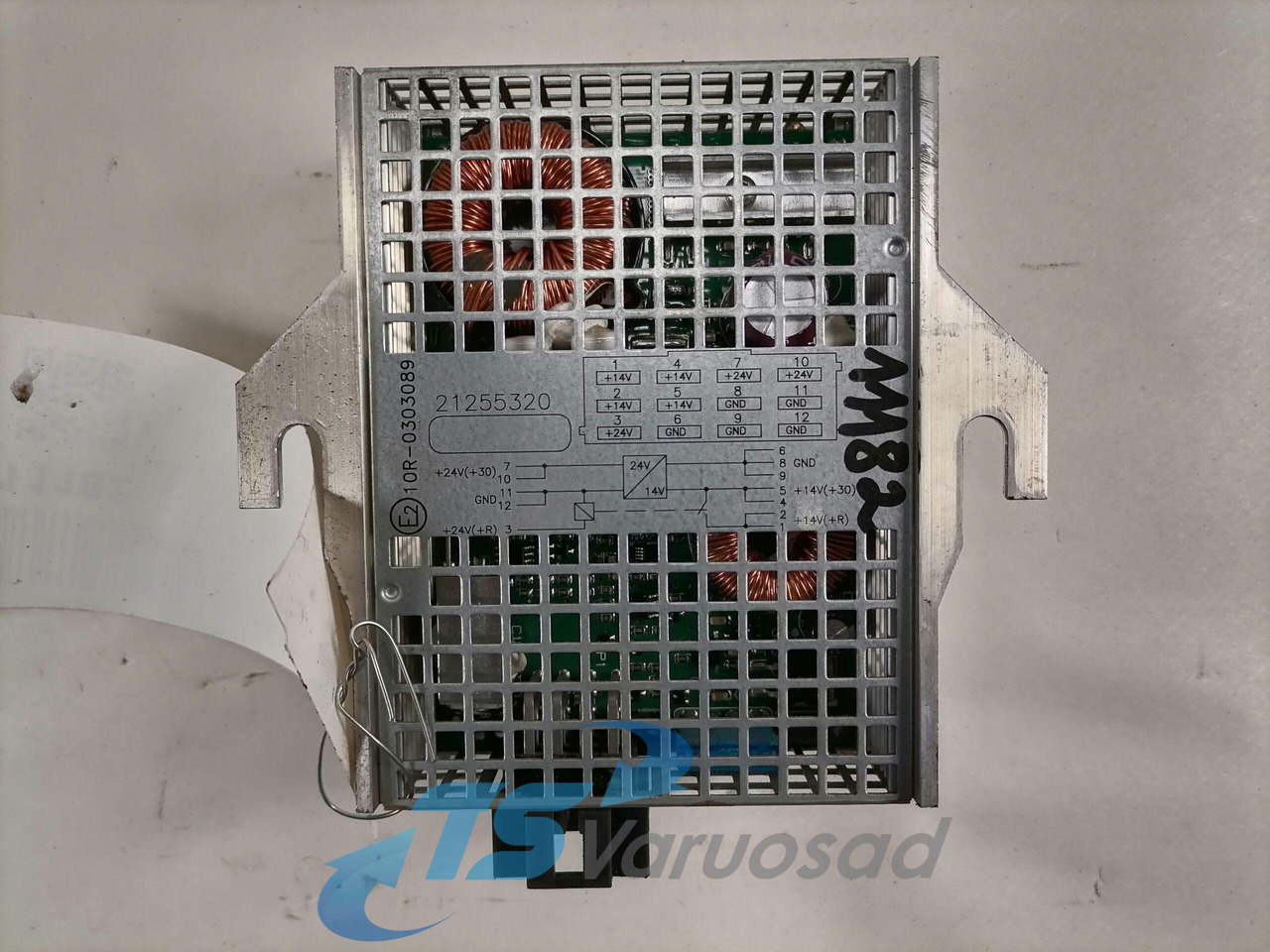 Volvo Voltage converter 21255320 - Sistem electric pentru Camion: Foto 2 Volvo Voltage converter 21255320 - Sistem electric pentru Camion: Foto 2