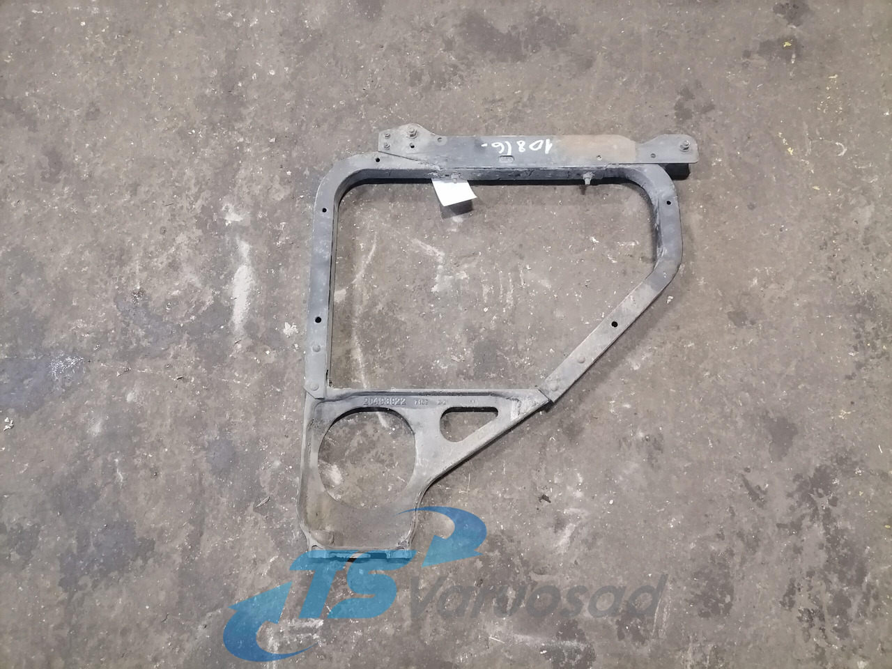 Volvo Volvo raami kronstein, küljespoileri kandur 20493922 - Cadru/ Şasiu pentru Camion: Foto 1 Volvo Volvo raami kronstein, küljespoileri kandur 20493922 - Cadru/ Şasiu pentru Camion: Foto 1