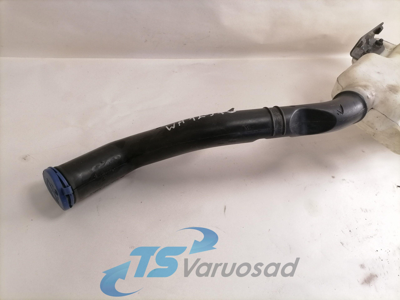 Volvo Windscreen washer fluid tank 84092259 - Ștergător pentru Camion: Foto 3 Volvo Windscreen washer fluid tank 84092259 - Ștergător pentru Camion: Foto 3