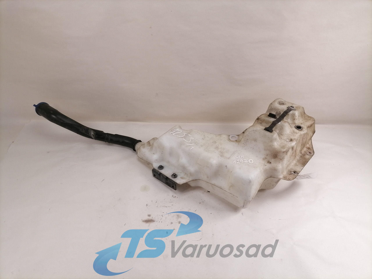 Volvo Windscreen washer fluid tank 84092259 - Ștergător pentru Camion: Foto 1 Volvo Windscreen washer fluid tank 84092259 - Ștergător pentru Camion: Foto 1