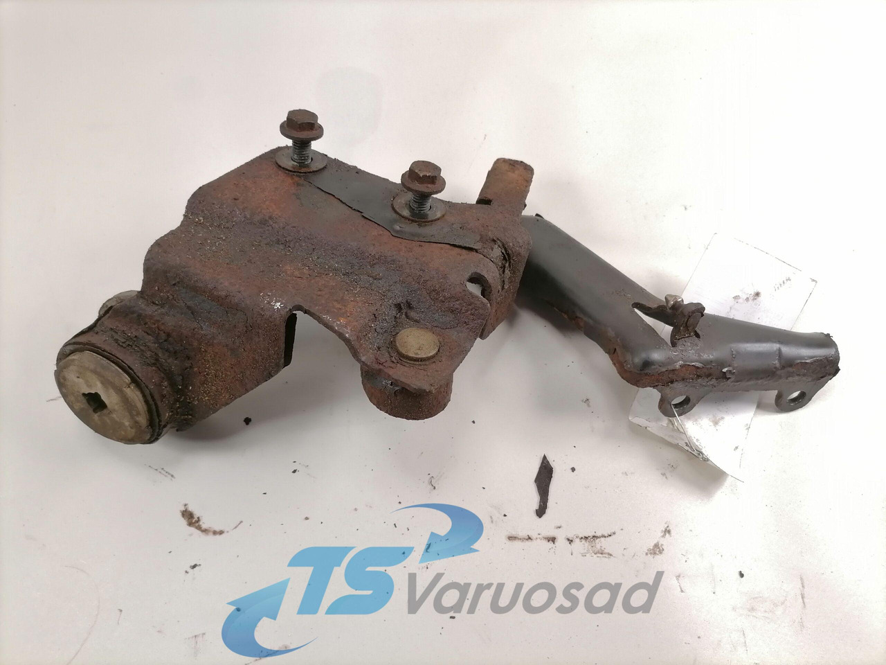 Volvo lower grille carrier hinge 20545095 - Grilă pentru Camion: Foto 2 Volvo lower grille carrier hinge 20545095 - Grilă pentru Camion: Foto 2