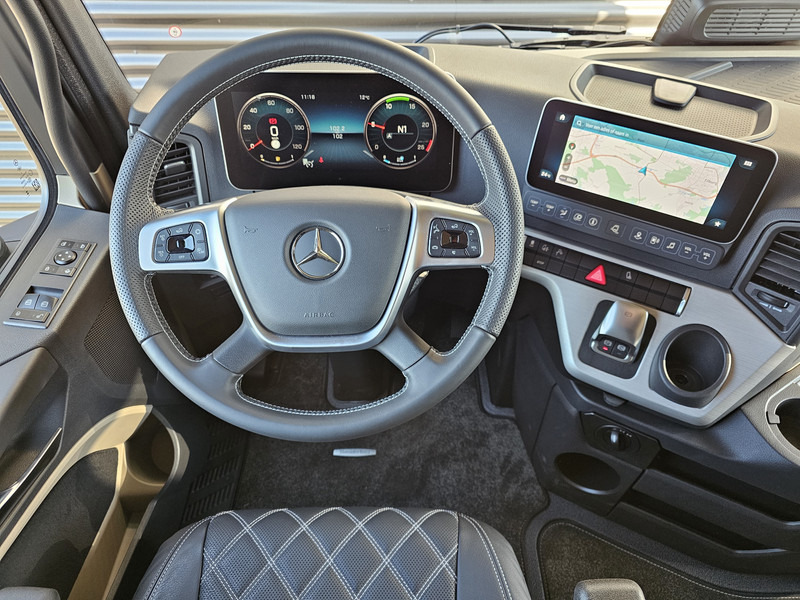 Interior photo 4: Leasing de Mercedes-Benz ACTROS 3363 / 6x4 / !!NEW!! / RETARDER / PTO Mercedes-Benz ACTROS 3363 / 6x4 / !!NEW!! / RETARDER / PTO
