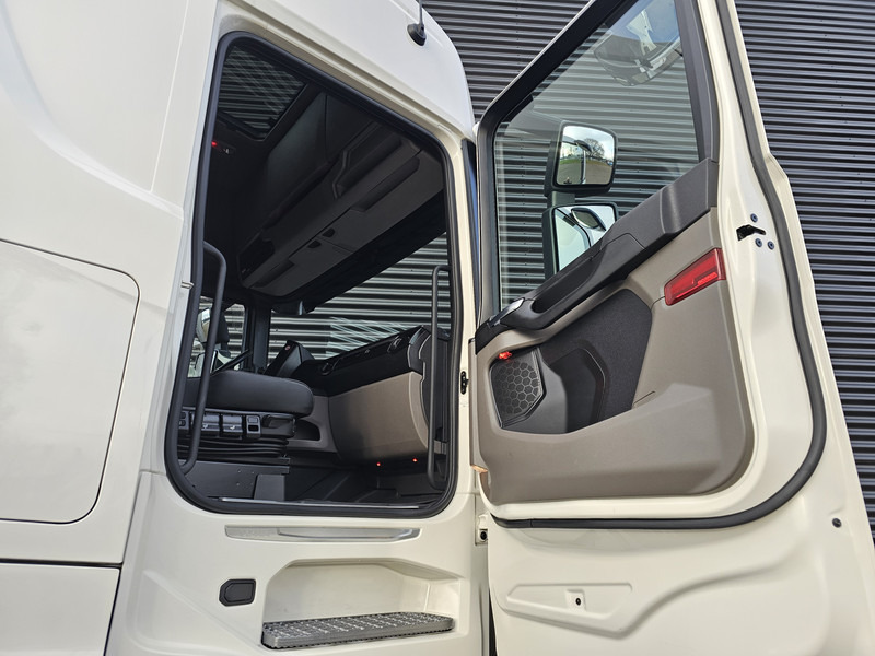 Cap tractor Scania S660 V8 6x2 BOOGIE / RETARDER / FULL AIR: Foto 9 Cap tractor Scania S660 V8 6x2 BOOGIE / RETARDER / FULL AIR: Foto 9