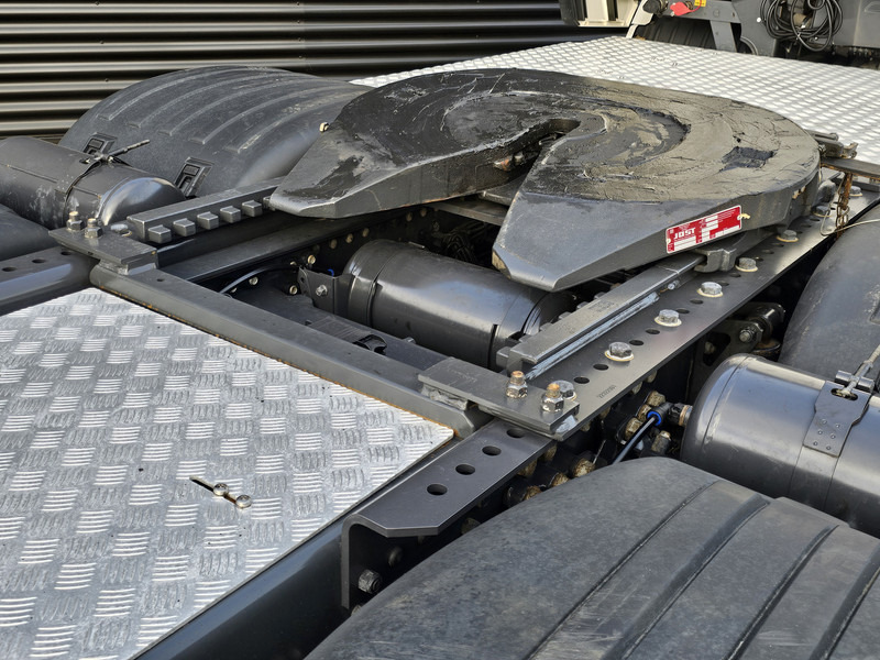 Cap tractor Scania S660 V8 6x2 BOOGIE / RETARDER / FULL AIR: Foto 16 Cap tractor Scania S660 V8 6x2 BOOGIE / RETARDER / FULL AIR: Foto 16