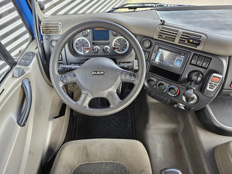 Interior photo 2: Camion cu macara DAF CF 75.310 / TRAILER + PALFINGER CRANE/KRAN Interior photo 2: Camion cu macara DAF CF 75.310 / TRAILER + PALFINGER CRANE/KRAN