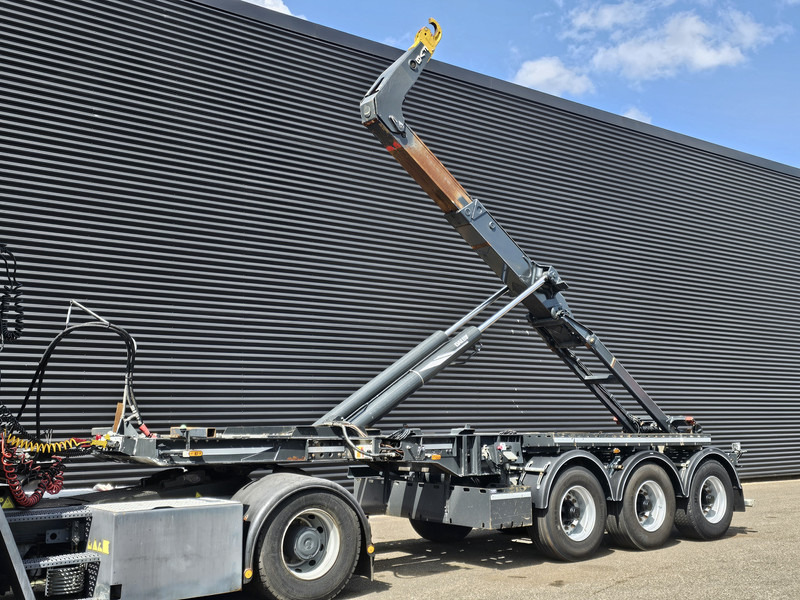 Van Bouwel 25T HOOKLIFT / ABROLKIPPER / LIFT AXLE - Semiremorcă transport containere/ Swap body: Foto 1 Van Bouwel 25T HOOKLIFT / ABROLKIPPER / LIFT AXLE - Semiremorcă transport containere/ Swap body: Foto 1