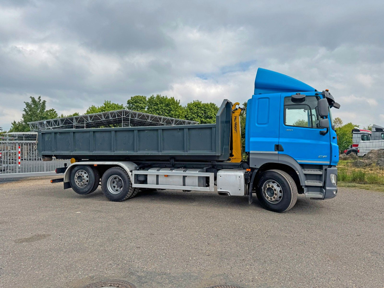 DAF CF 480 6X2 Abroller Funk 8 Stück neue Pirelli DAF CF 480 6X2 Abroller Funk 8 Stück neue Pirelli - Camion cu cârlig: Foto 1 DAF CF 480 6X2 Abroller Funk 8 Stück neue Pirelli DAF CF 480 6X2 Abroller Funk 8 Stück neue Pirelli - Camion cu cârlig: Foto 1
