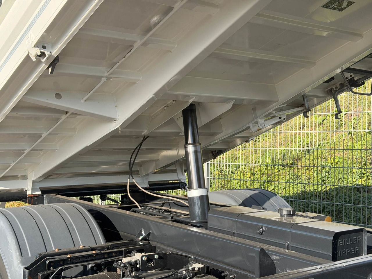 MAN 8.220 4x2 Meiller 3S. Kipper | TOP Zustand! - Autoutilitară basculantă: Foto 3 MAN 8.220 4x2 Meiller 3S. Kipper | TOP Zustand! - Autoutilitară basculantă: Foto 3