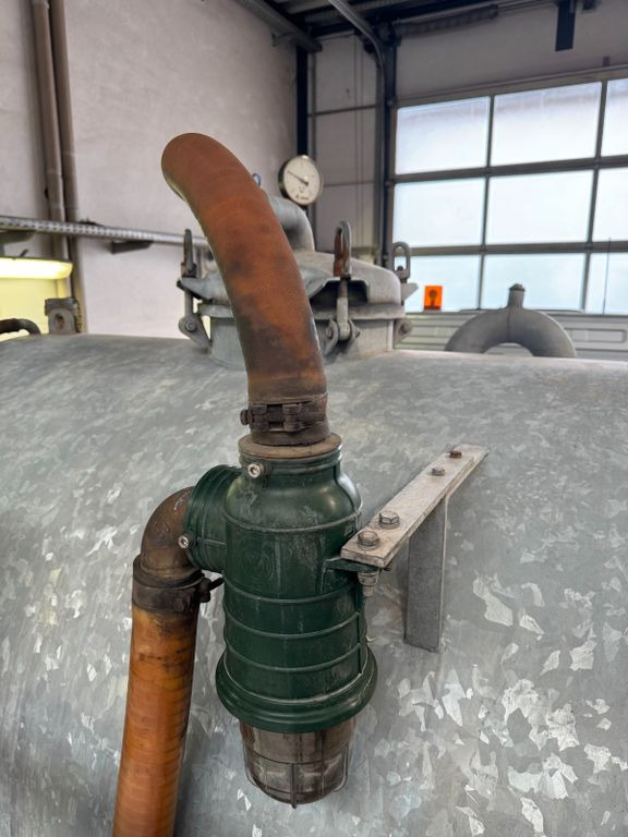 Mercedes-Benz 818 4X2 ROM Toilettenwagen Mercedes-Benz 818 4X2 ROM Toilettenwagen 6 Plätze - Maşină pentru vidanjări: Foto 5 Mercedes-Benz 818 4X2 ROM Toilettenwagen Mercedes-Benz 818 4X2 ROM Toilettenwagen 6 Plätze - Maşină pentru vidanjări: Foto 5