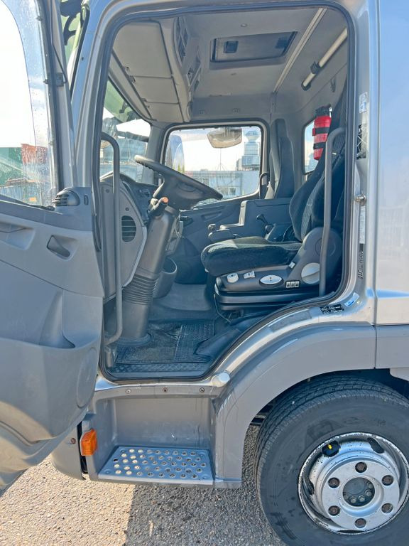 Mercedes-Benz 818 4X2 ROM Toilettenwagen guter Zustand - Maşină pentru vidanjări: Foto 5 Mercedes-Benz 818 4X2 ROM Toilettenwagen guter Zustand - Maşină pentru vidanjări: Foto 5