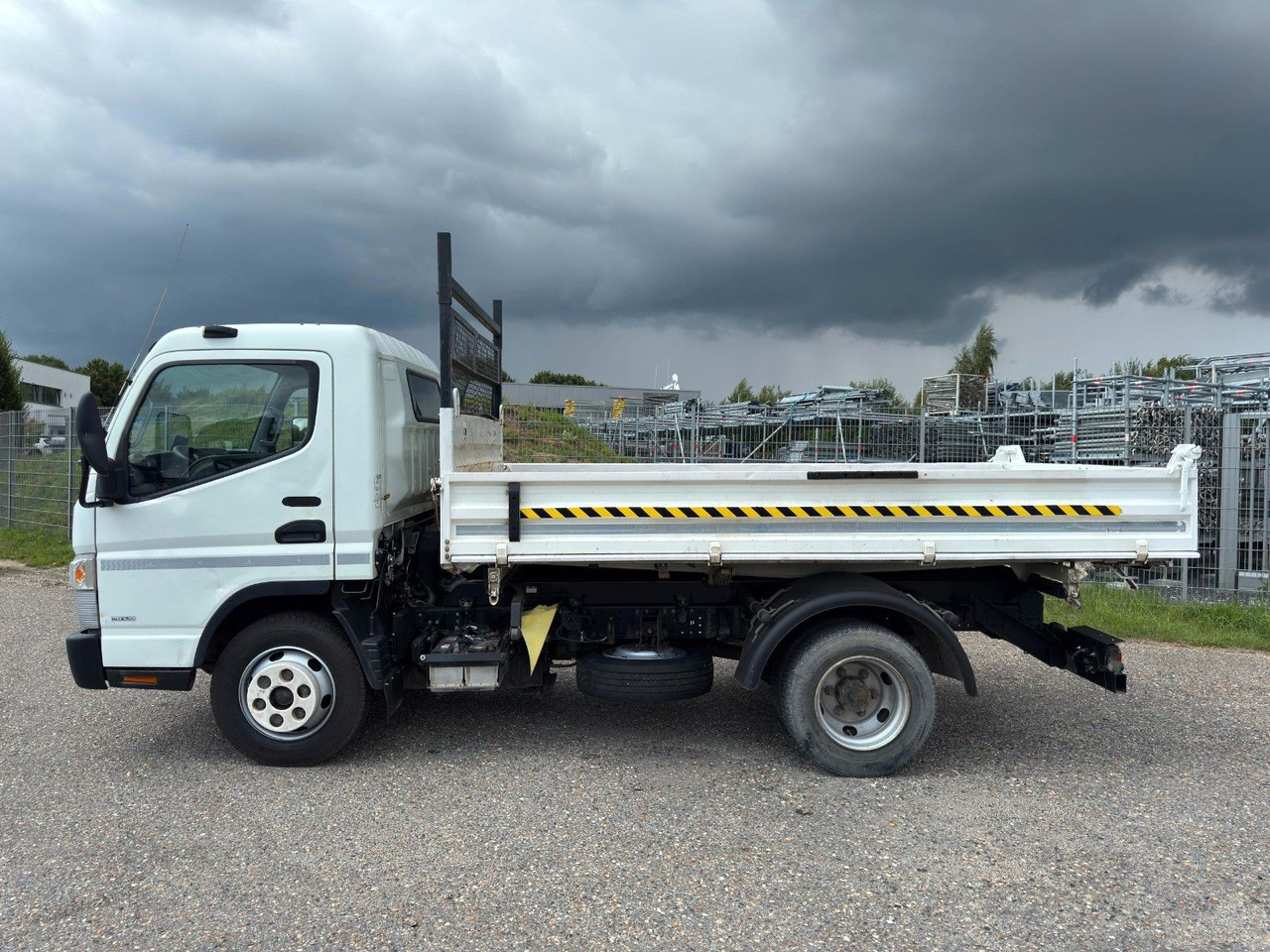 Mitsubishi 7C15 Fuso Canter 4x2 mit Meiller 3S. Kipper - Autoutilitară basculantă: Foto 5 Mitsubishi 7C15 Fuso Canter 4x2 mit Meiller 3S. Kipper - Autoutilitară basculantă: Foto 5