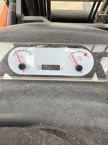 UniCarriers D1F5F50U - Stivuitor diesel: Foto 4 UniCarriers D1F5F50U - Stivuitor diesel: Foto 4