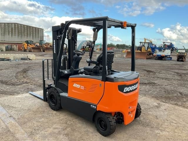Doosan B25X-7 PLUS - Electrostivuitor: Foto 2 Doosan B25X-7 PLUS - Electrostivuitor: Foto 2
